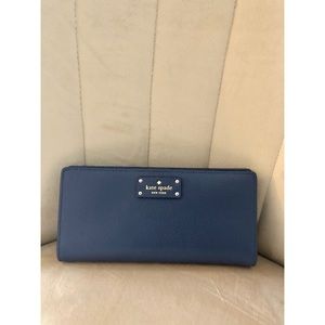 🔸 Kate Spade Wallet